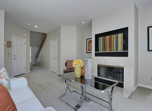 3rd image of 323 Boynton Ave