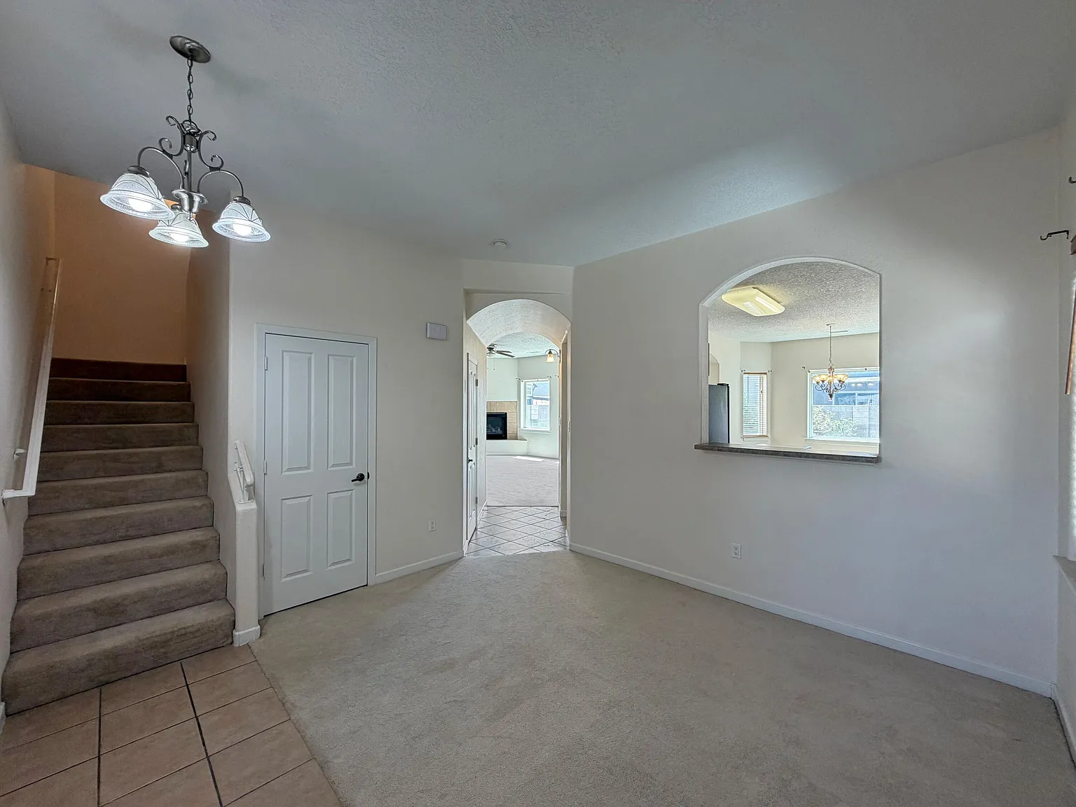 5 bed, 3.0 bath, 2664 sqft, $2,800 — Photo 3