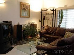 3 Hillside Pl, Chappaqua, NY 10514