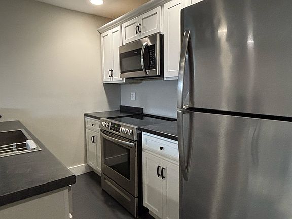 5th image of 630 Broadway St APT C