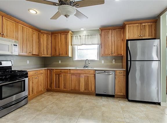 5th image of 463 Giacomo St