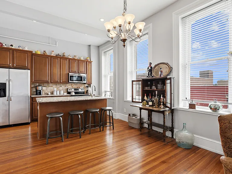 205 E Walnut St #A — Photo 8