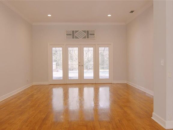 3rd image of 2740 Sequoyah Dr