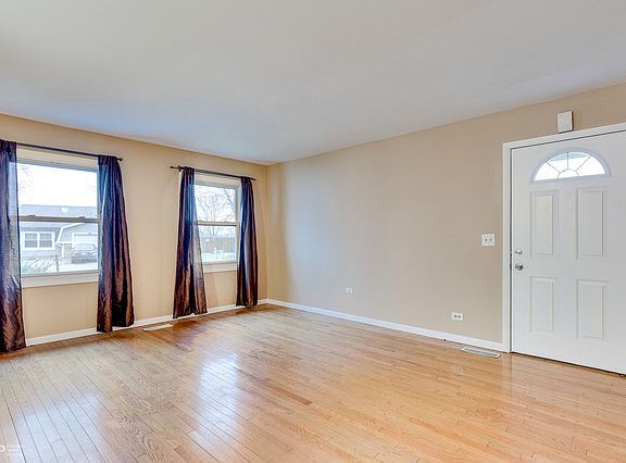 4th image of 93 Golden Dr