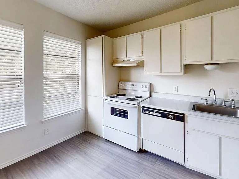 Stadium View Apartments — Photo 5