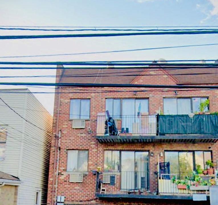 1st image of 10458 39th Ave APT 3A