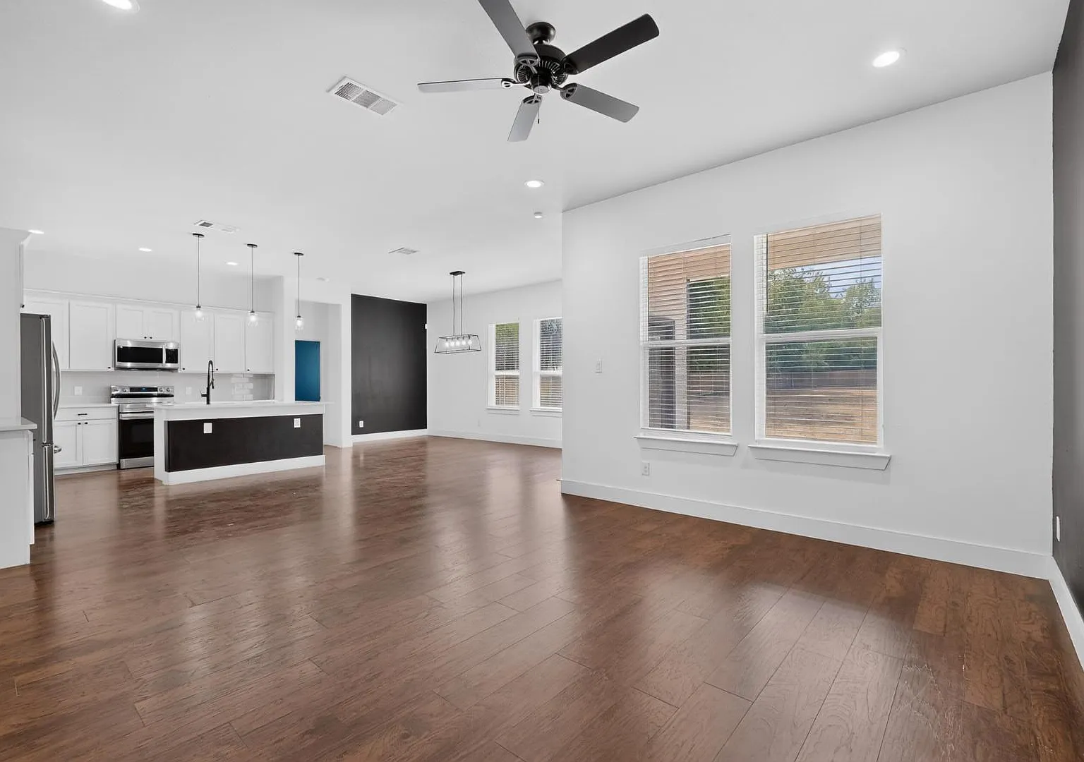 3727 Humphrey Dr — Photo 3