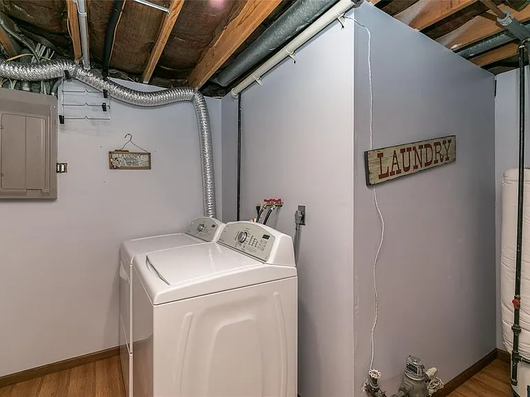 6913 Larkwood Dr NE — Photo 11