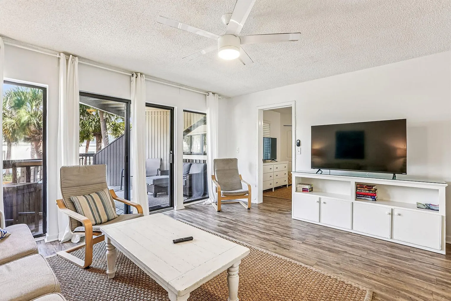 2 bed, 2.0 bath, 968 sqft, $3,249 — Photo 4