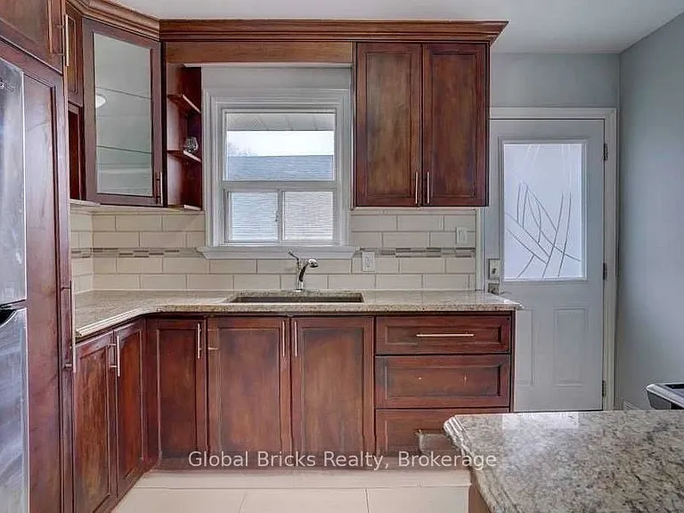 77 Milford Haven Dr E — Photo 8