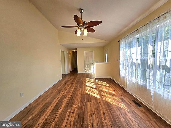 4th image of 34764 Sandyfield Dr