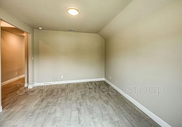 1513 Elizabeth St — Photo 27