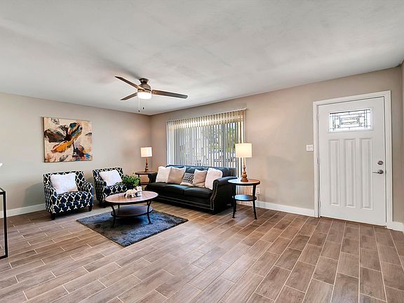 4th image of 2309 W Paradise Dr