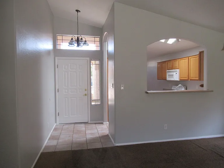 529 E Cantebria Dr — Photo 2