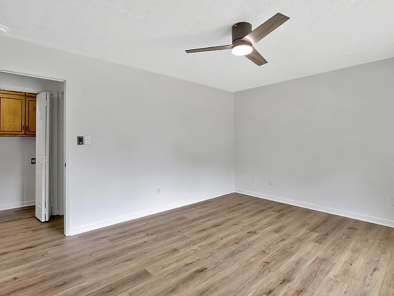 200 Meadowbrook Ct #B — Photo 21