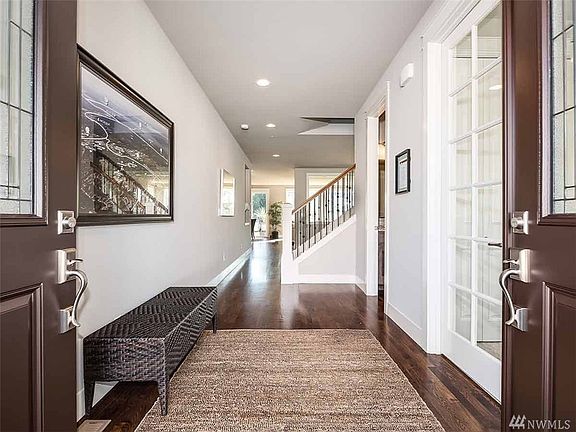 3rd image of 21384 NE 1st Pl