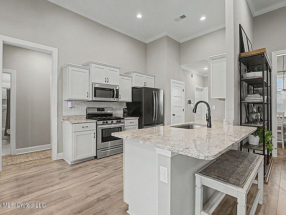 3rd image of 1614 Fall Garden Dr