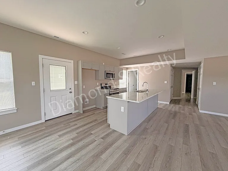 2124 N Bradbury Ln — Photo 7