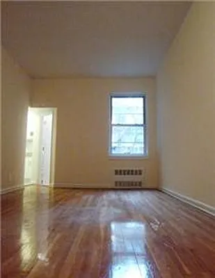 Rented by Siderow Residential Group | media 3