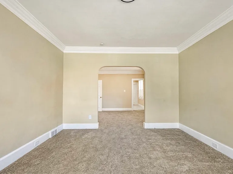 485 Philip Ave — Photo 4