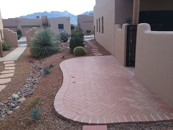 Brick Side Patio w MTN Views