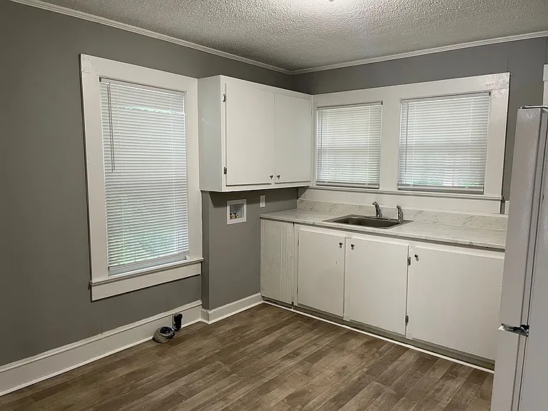 254 & 256 N Elm St — Photo 3