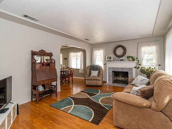 4th image of 4555 E Harvard Ave