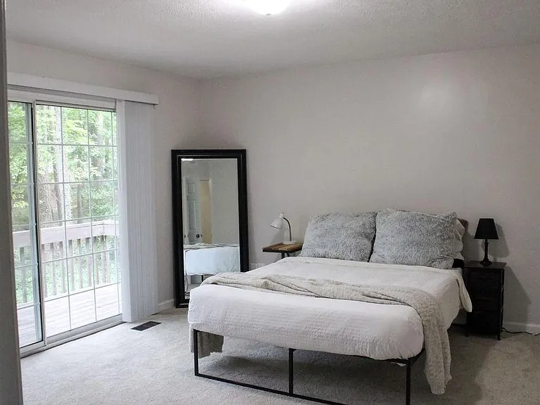722 Chelsea Dr — Photo 6