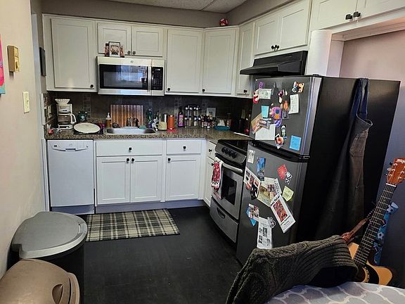 3rd image of 820 Moosic St APT 2