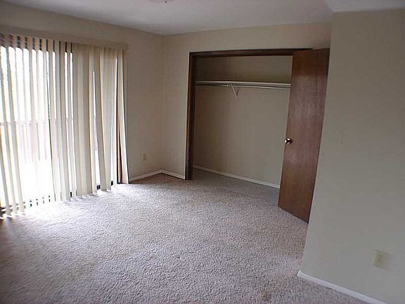 5th image of 10 Gail Ln