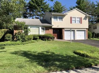 11 Brookfield Rd, New Hyde Park, NY 11040