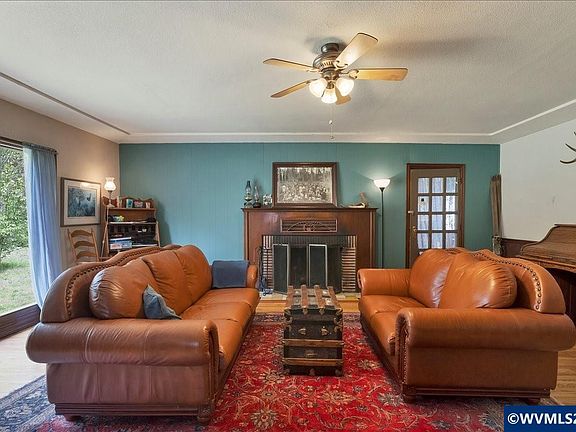 3rd image of 162 Riverside Dr SE