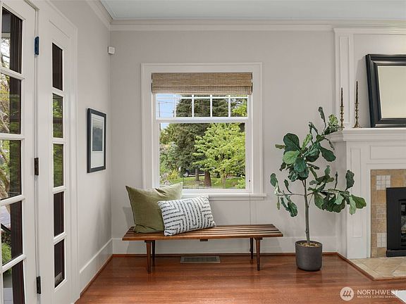 3rd image of 1423 Nob Hill Avenue N