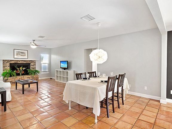 3rd image of 270 Pompano Dr