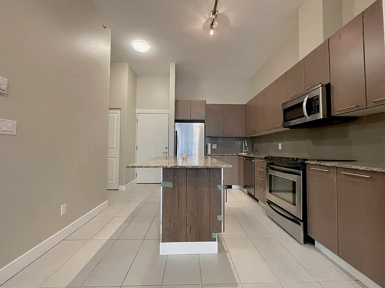 10822 City Pkwy #406 — Photo 6