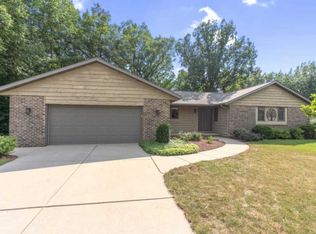 2640 Hillside Heights Dr, Green Bay, WI 54311