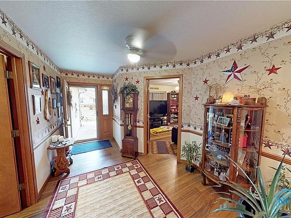 4th image of 204 Briarwood Cir