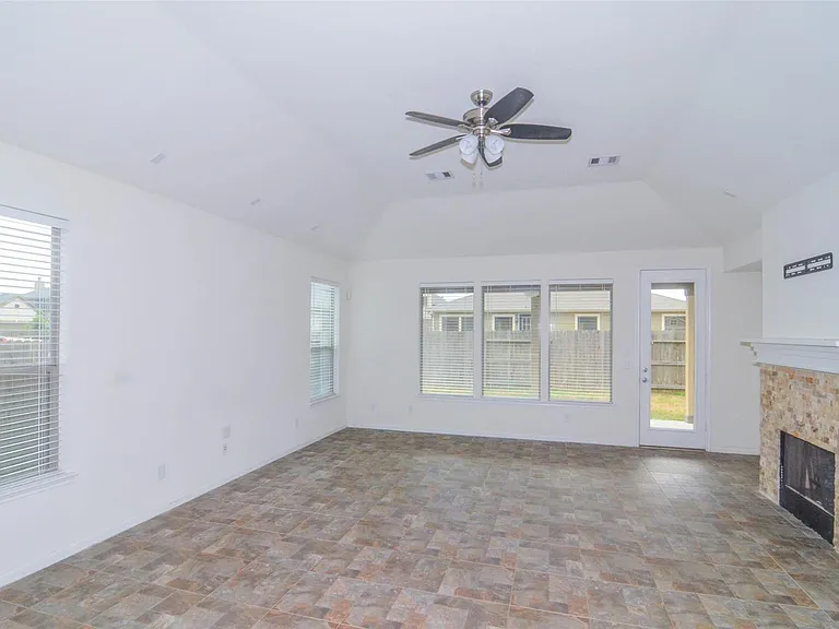 15207 Keystone Bend Ln — Photo 4