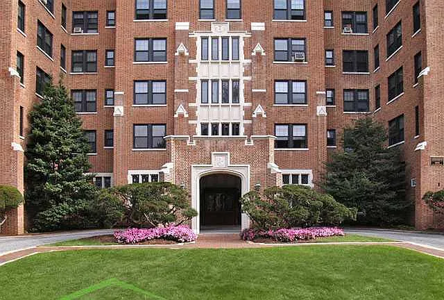 Ambassador Apartments — Photo 14