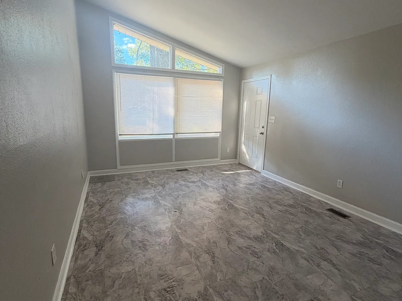 3 bed, 1.5 bath, 1100 sqft, $2,000 — Photo 4