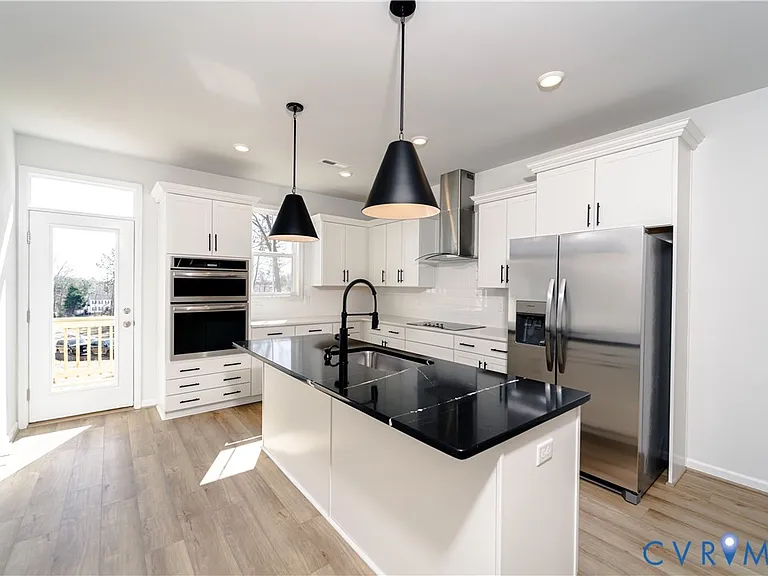 212 Avenda Ln — Photo 4
