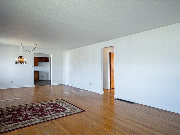 3rd image of 5008 Dinsmore Rd