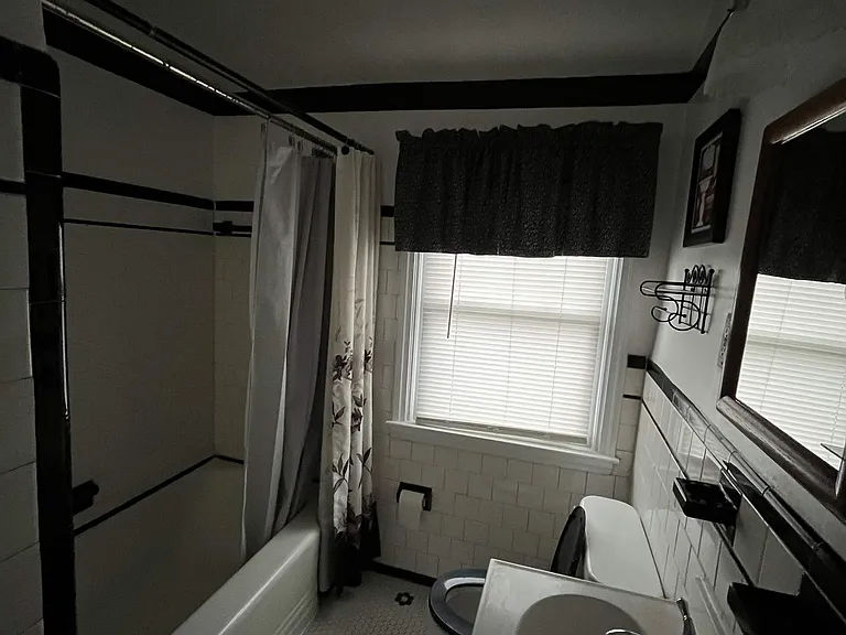 1765 White Oak Ave — Photo 8