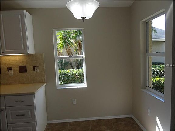 5th image of 393 Chartley Ct S