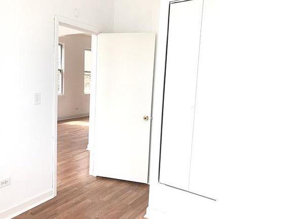 4th image of 10048 S Avenue L #1