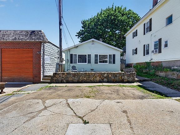 4th image of 157 Maplewood Ave
