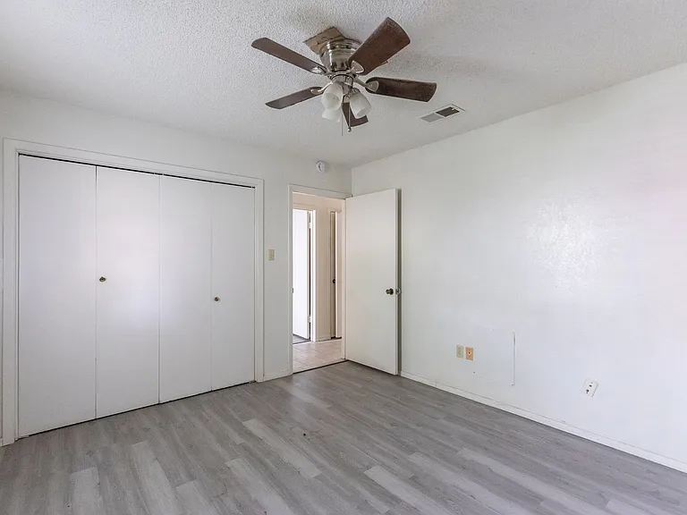 4925 Greenslope Dr — Photo 19