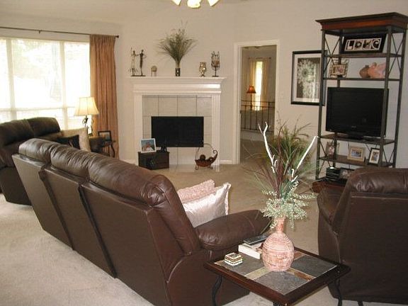 3rd image of 605 Ashland Crk