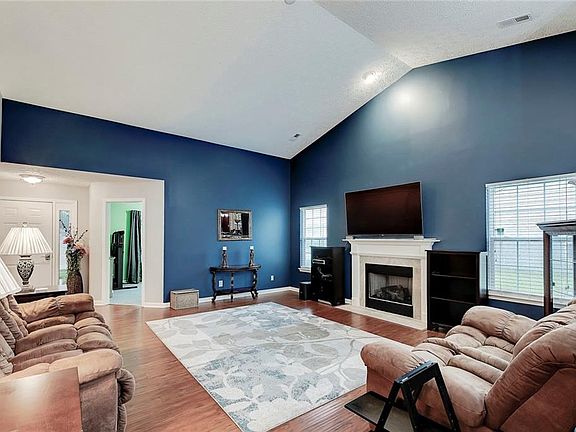 2nd image of 1588 Stanford Dr