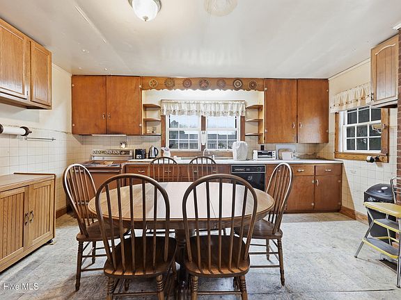 4th image of 2407 Peartree Road